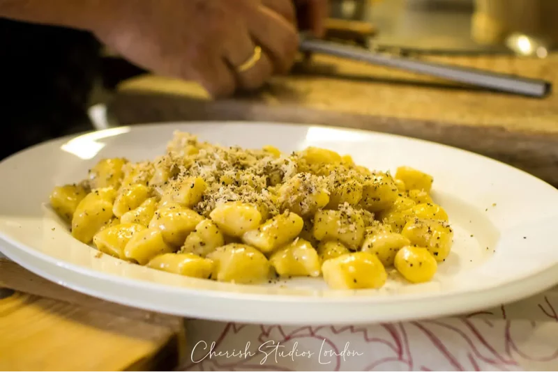 Truffle hunting experience in Tuscany